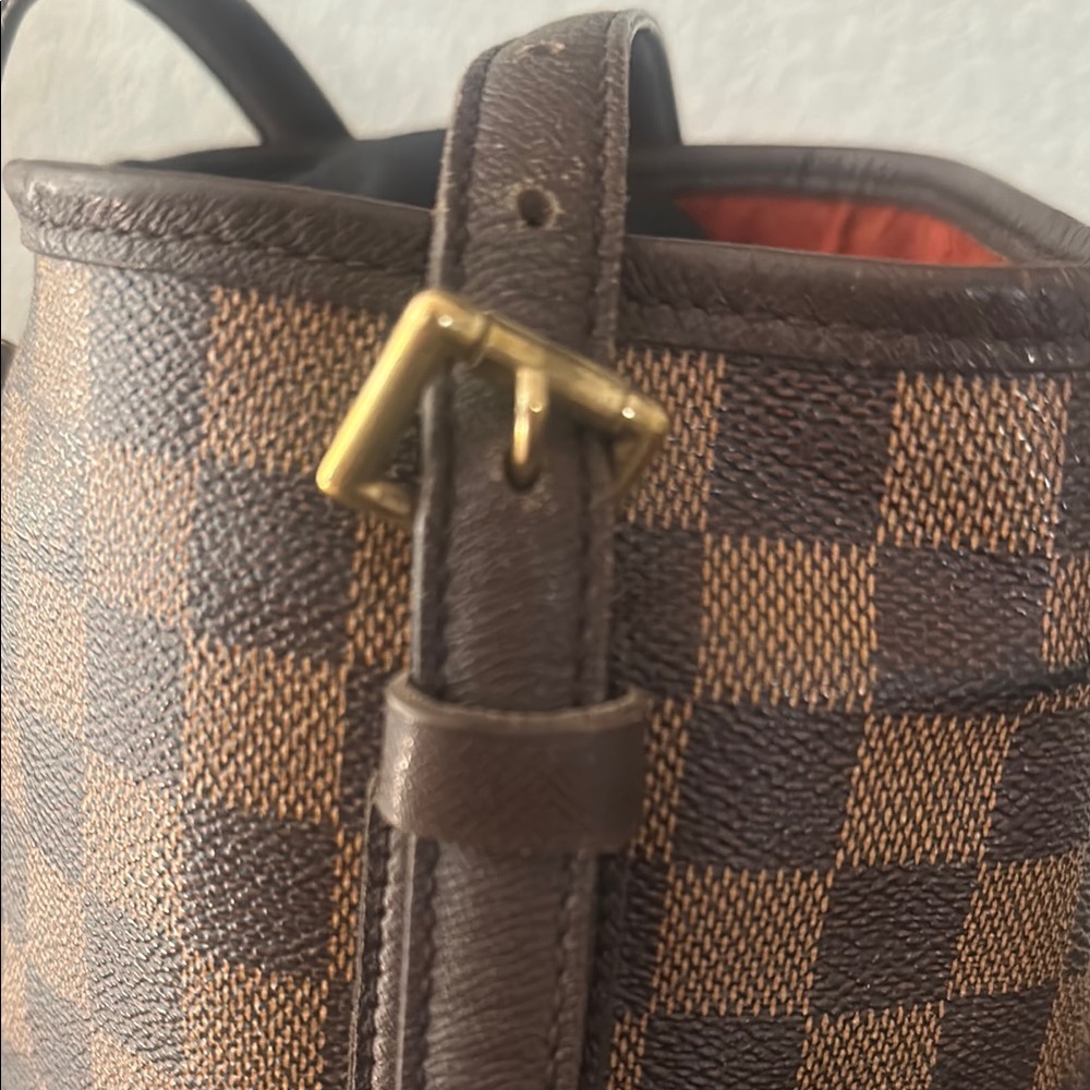 Louis Vuitton Damier Bucket Bag - Picture 4 of 9